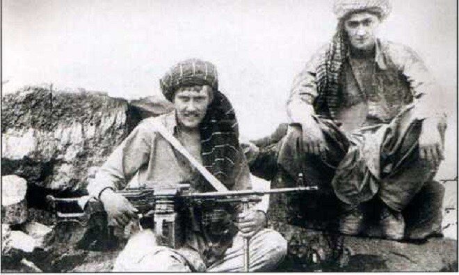 В одежде душманов