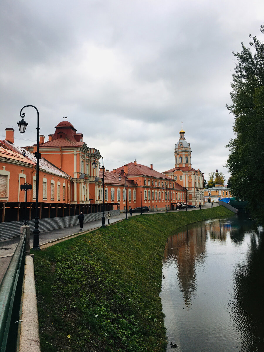 Александро-Невская лавра. Набережная реки Монастырки