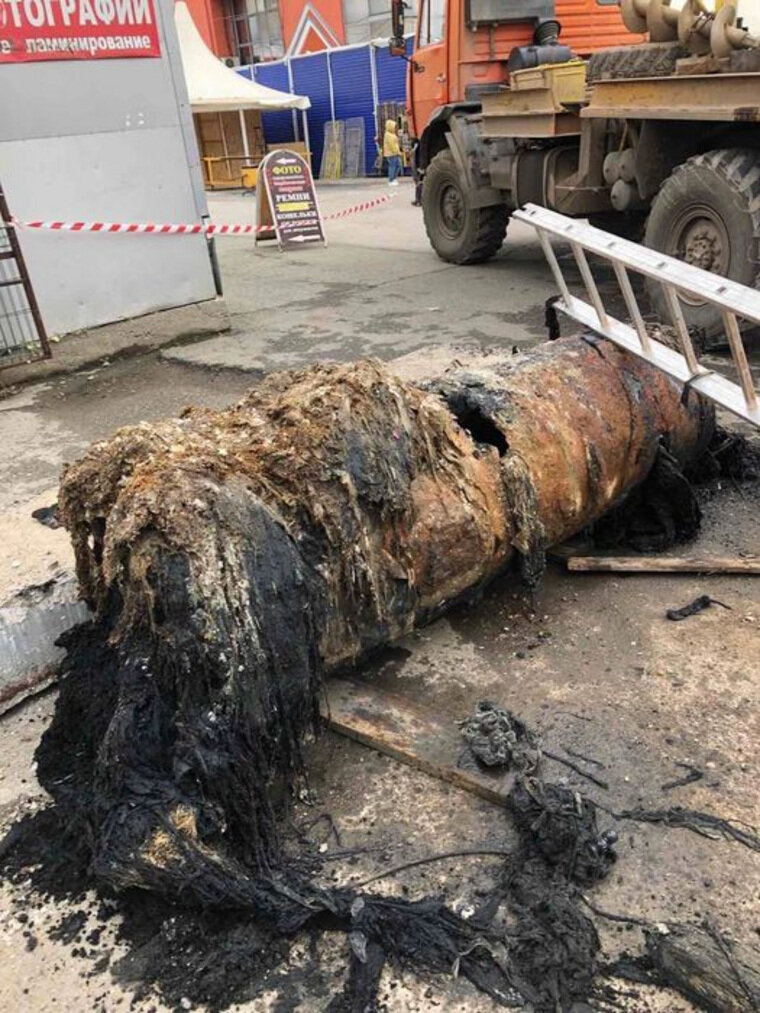    Отходы намотались на трубу и мешали потоку сточных вод