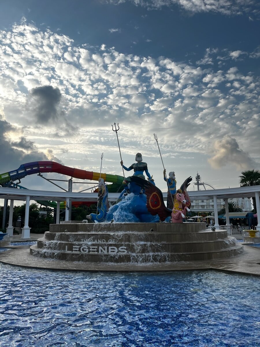 Внутри парка