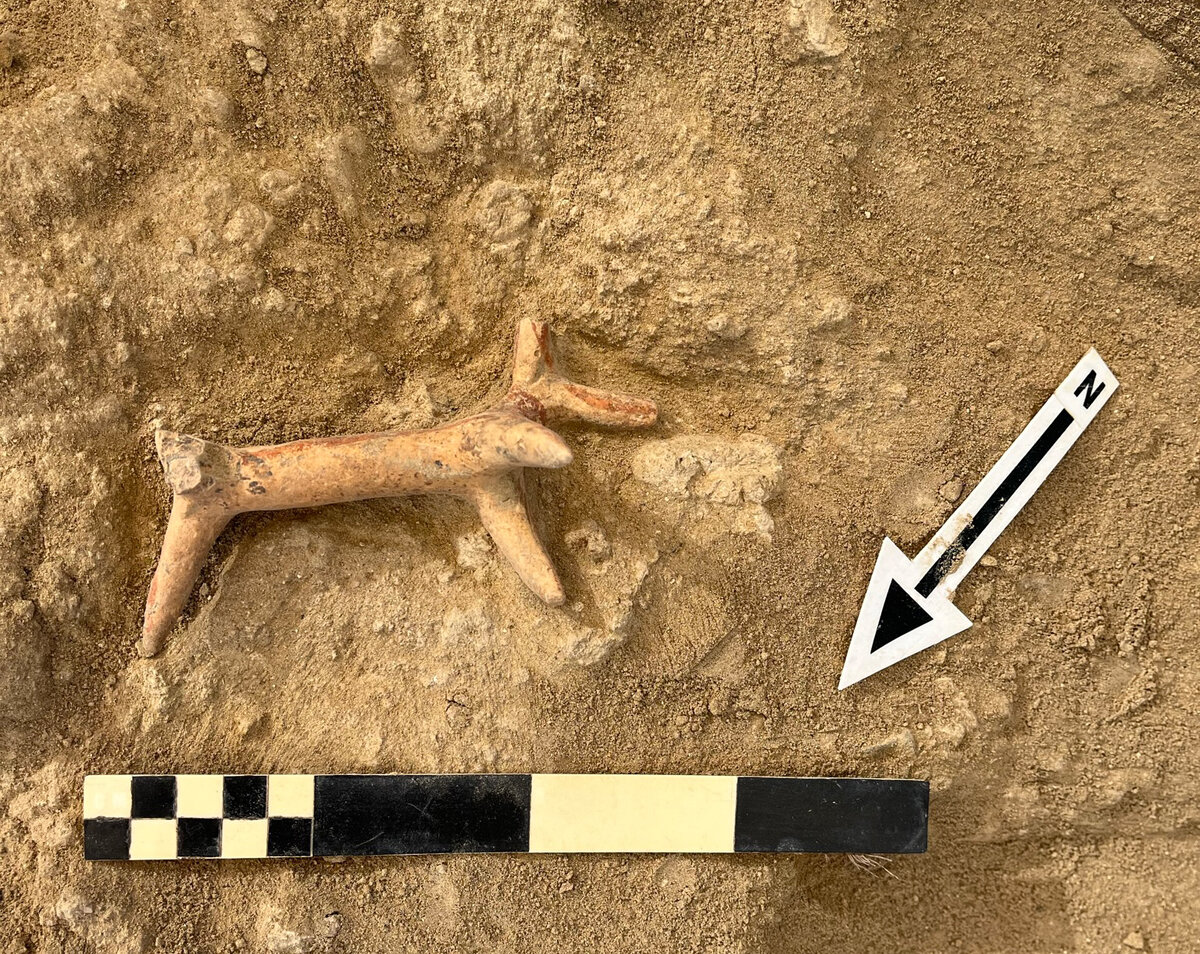 Фигура лошади из Микен найденная во время раскопок