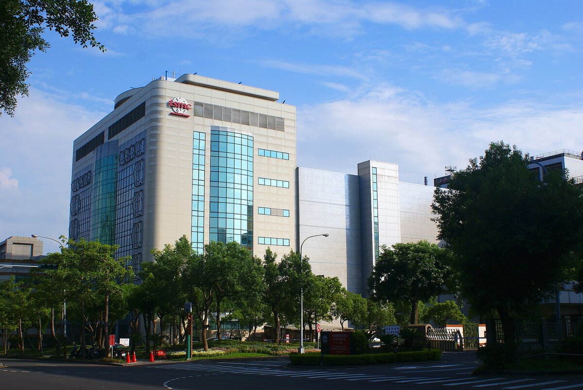Одна из фабрик TSMC в Тайване, изображение: Pellden, CC BY-SA 3.0, commons.wikimedia.org