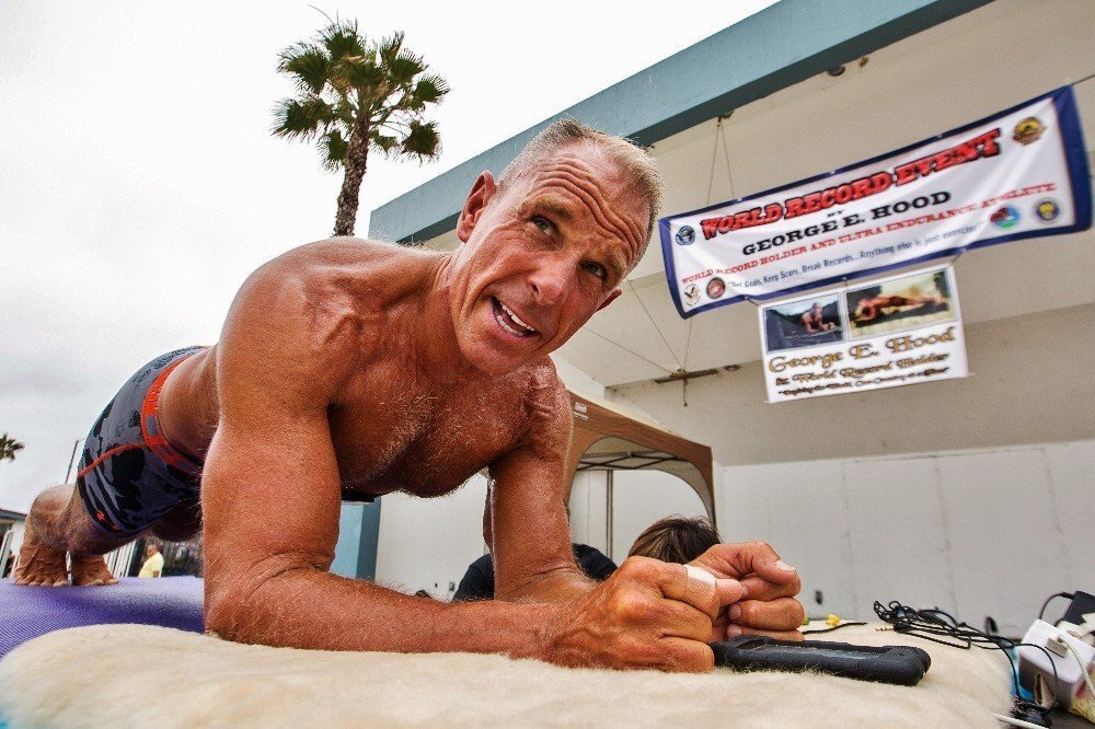     Легендарный пенсионер, простоявший в планке больше 8 часов: как тренируется феномен, победивший старость?