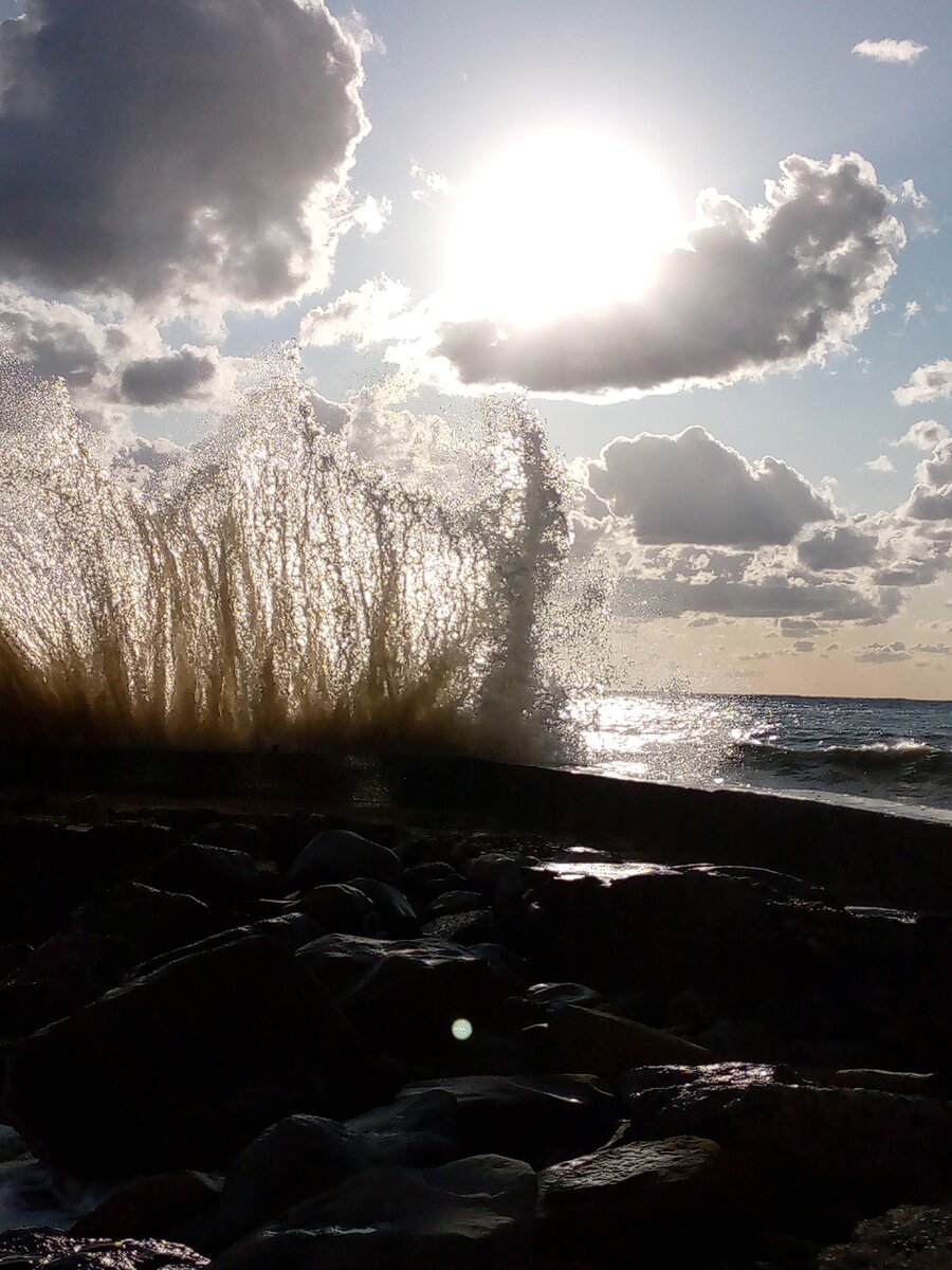 Брызги заслоняют солнце... Фото авторские