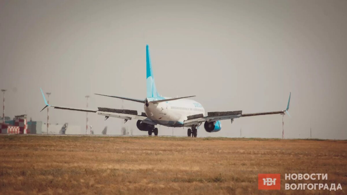     Авиарейс компании «Аэрофлот» SU-1183, вылетающий из Волгограда в Москву, пришлось задержать из-за буйного пассажира, по данным Telegram-канала SHOT.