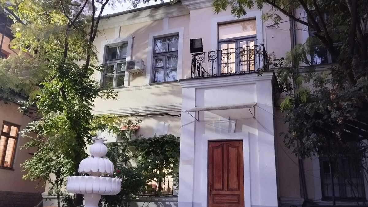 Экскурсия начинается около 18.00.  Фото автора. 