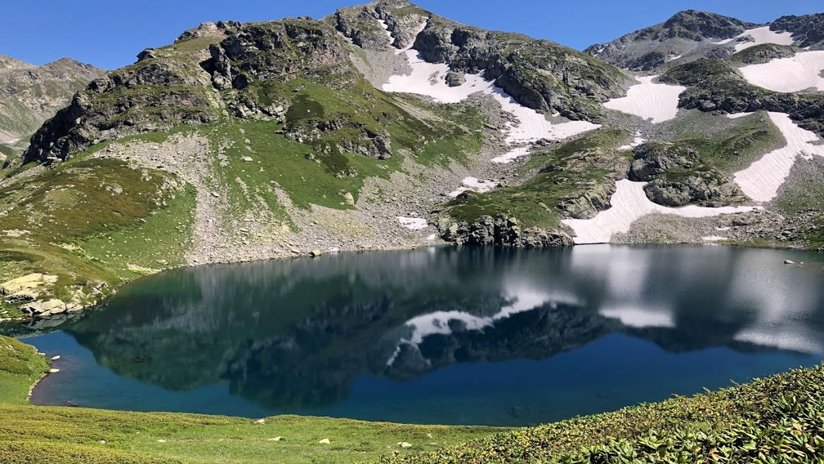 Озера горы пицоль. Домбай. Кундуштурское озеро марий эл. Пхия фото поселка. Банное 7 озер озеро.