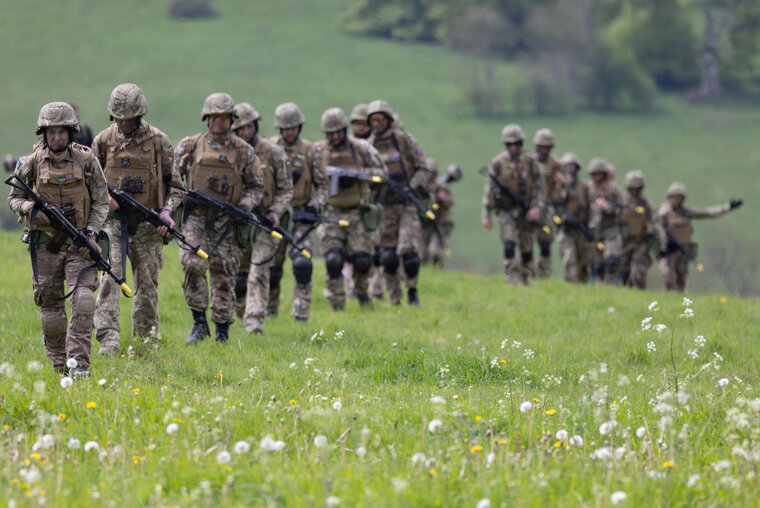   Бойцы ВСУ бросают свои позиции на Авдеевском направлении, передает военкор Владислав Евтушенко