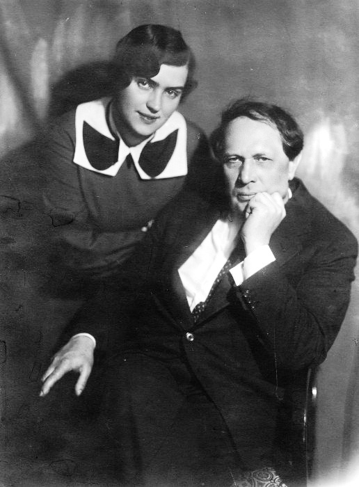 На илл.: А. Н. Толстой и Л.И. Толстая