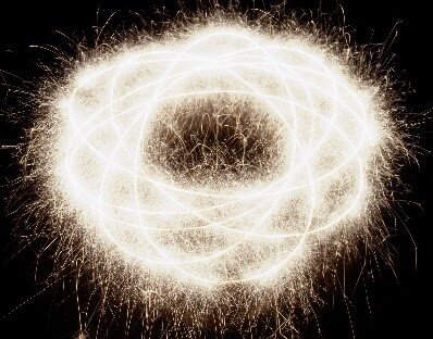 Варианты художественного изображения электрона в атоме