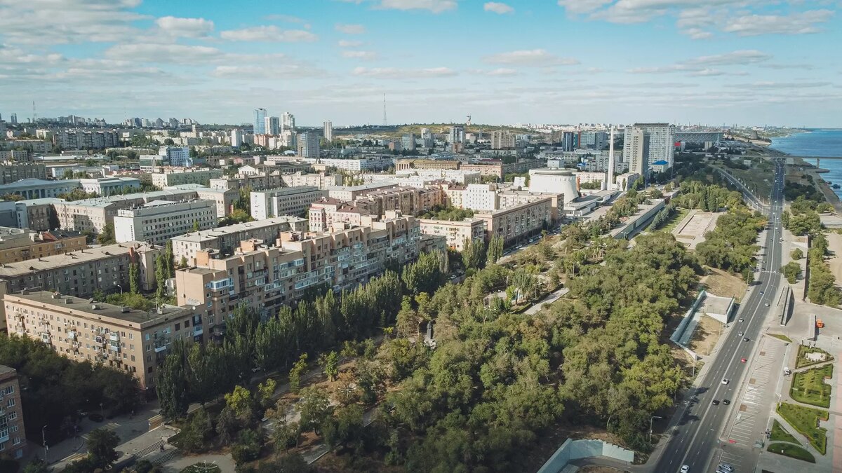     Дебошир задержал в Волгограде авиарейс в столицу, педофил изнасиловал двух девочек в Камышине, крупная партия гашиша прибыла на почту в Волжском.