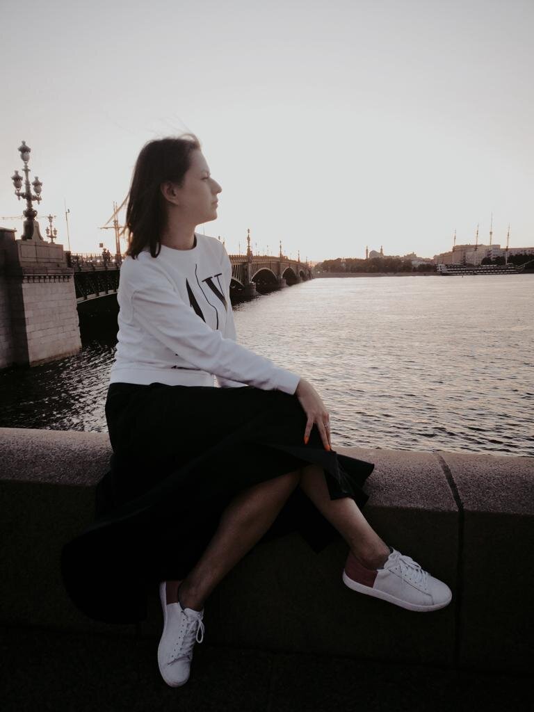 Это я внимательно вглядываюсь в горизонт. Даже не подозревая, что меня ждет в будущем