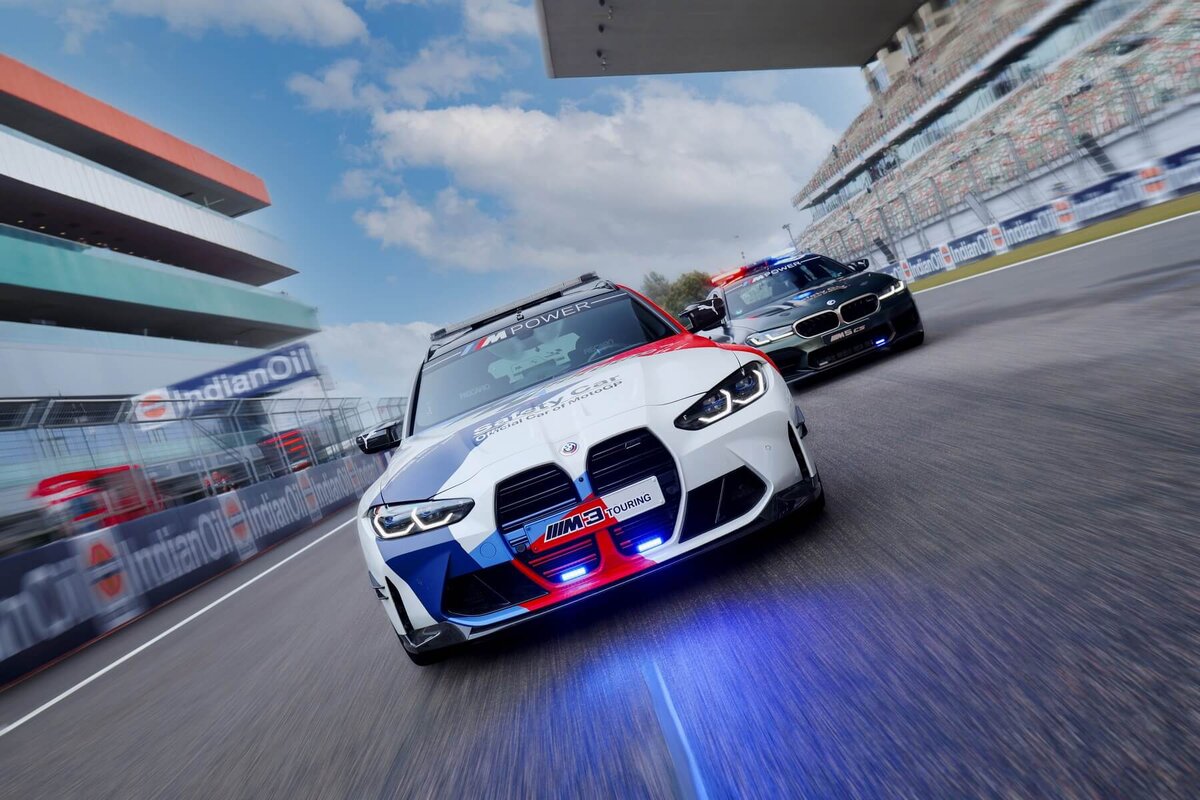 Автомобили безопасности BMW M2, M3 Touring, M5 CS приняли участие в  индийском этапе MotoGP 2023 года | RUBMW | Дзен