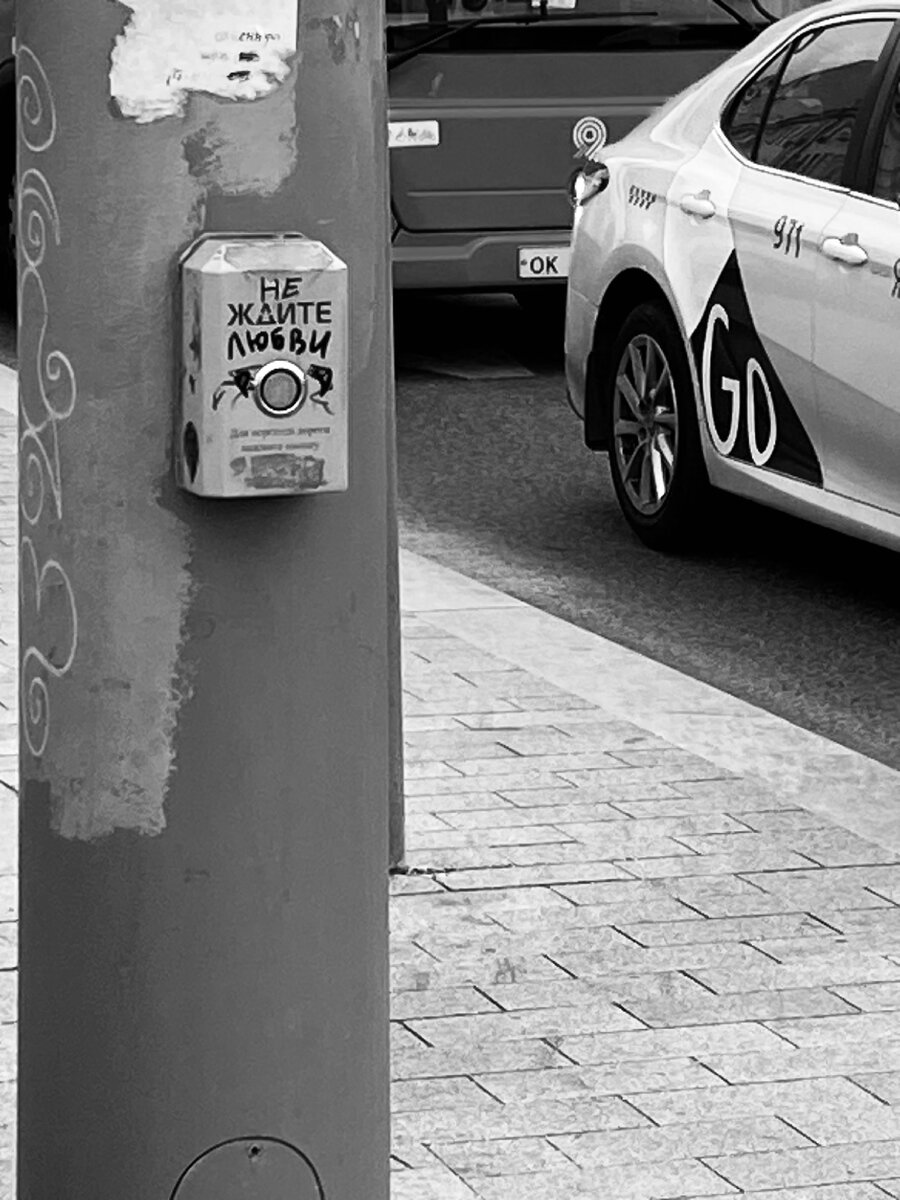 Мы мало что понимаем в любви. Мы просто чувствуем ее, когда она приходит.