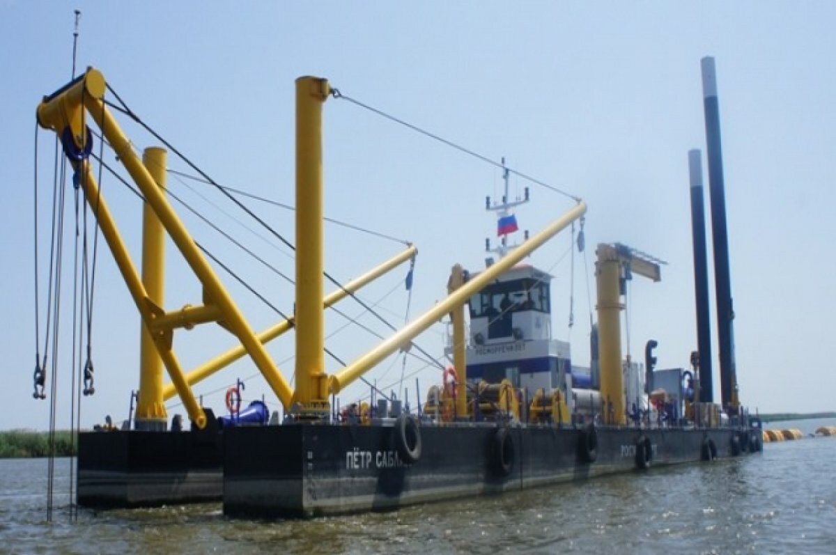    В Астраханской области на воду спустили земснаряд