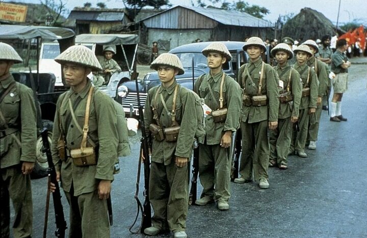 Вьетнамские солдаты в Ханое, 1950 г. 