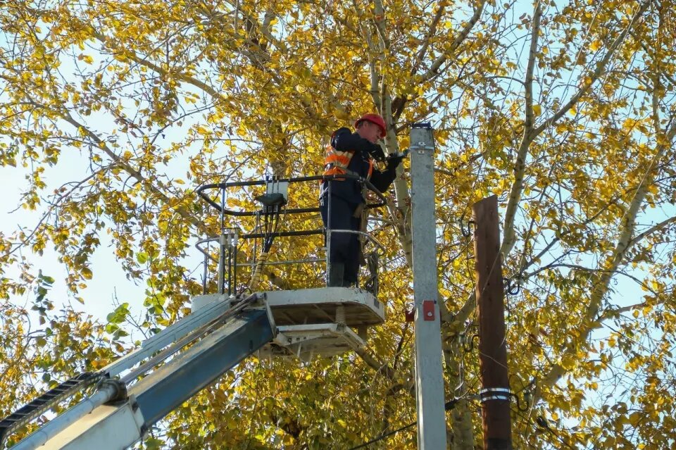 Жители Барнаула пожаловались на частые и длительные отключения электроэнергии 
Источник: Виталий Барабаш
