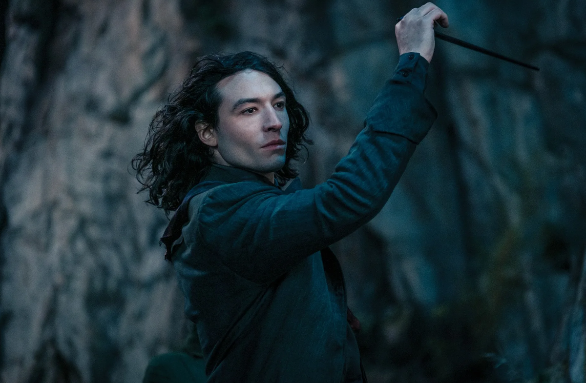 криденс бербоут. криденс фантастические твари. криденс гарри поттер. кто такой криденс в фантастических тварях. эзра миллер — криденс бэрбоун / аурелиус дамблдор.