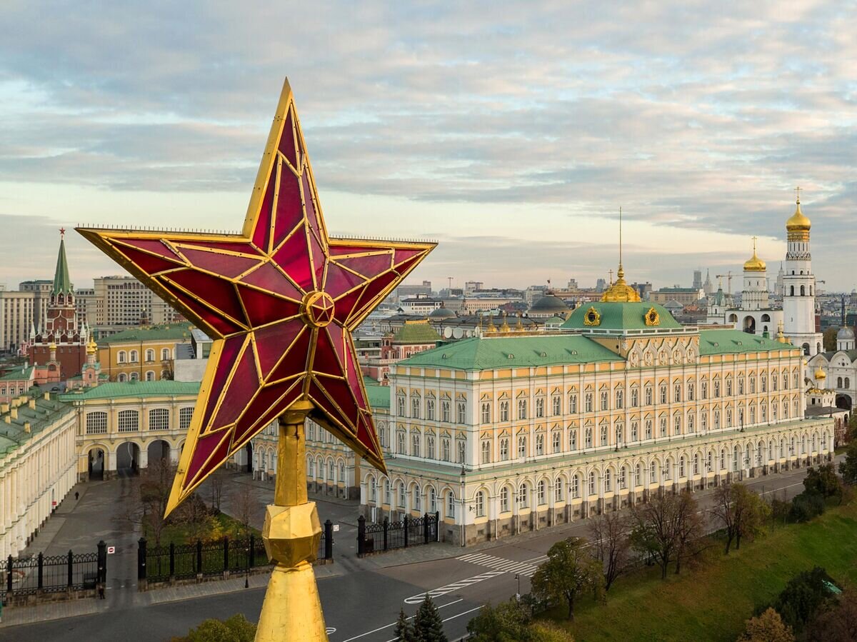    Звезда на Водовзводной башне Московского Кремля© РИА Новости / Алексей Дружинин/Антон Денисов/Пресс-служба президента РФ