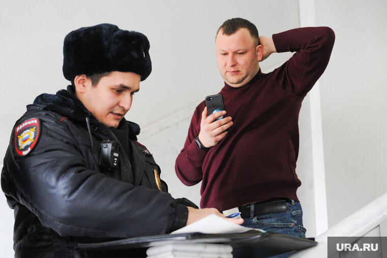    С сентября 2022 года Александр Лебедев (на фото справа) наблюдает за развитием ситуации из-за границы