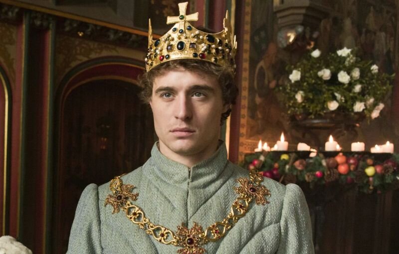 Король Эдуард IV в исполнении Макса Айронса. Кадр из фильма «Белая королева».