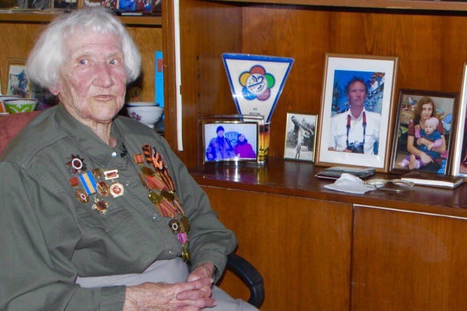    Елизавета Рожкова счастлива, что судьба привела ее в Севастополь, тут ей все по душе: и люди, и природа. Фото Игоря Егорова из семейного архива.