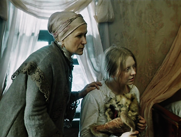 «Женитьба», Художественный фильм по одноимённой пьесе Николая Гоголя. Киностудия «Ленфильм», 1977. Режиссёр Виталий Мельников, оператор Юрий Векслер, художник-постановщик Белла Маневич. В роли Агафьи Тихоновны Светлана Крючкова, её тётка Арина Пантелеймоновна – Майя Булгакова