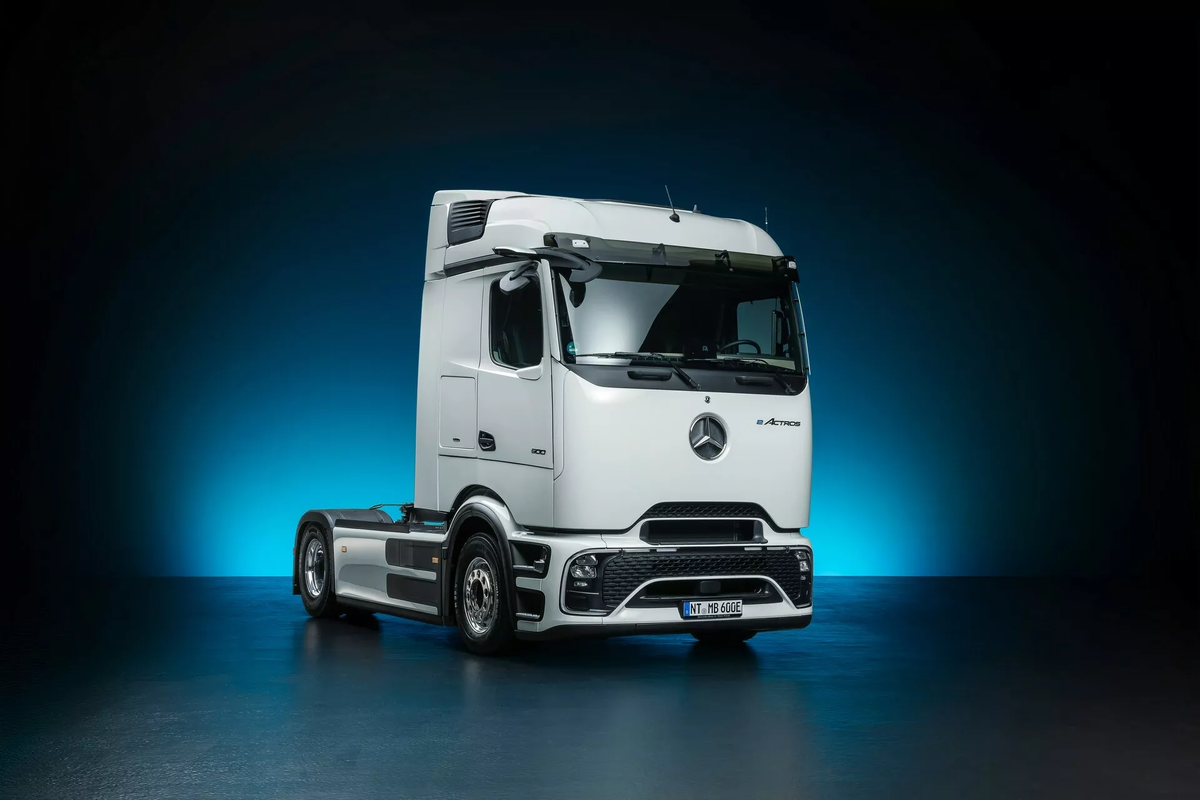 Купить б/у Mercedes-Benz Actros дизель автомат в Брянске: белый 2023 года на Авт