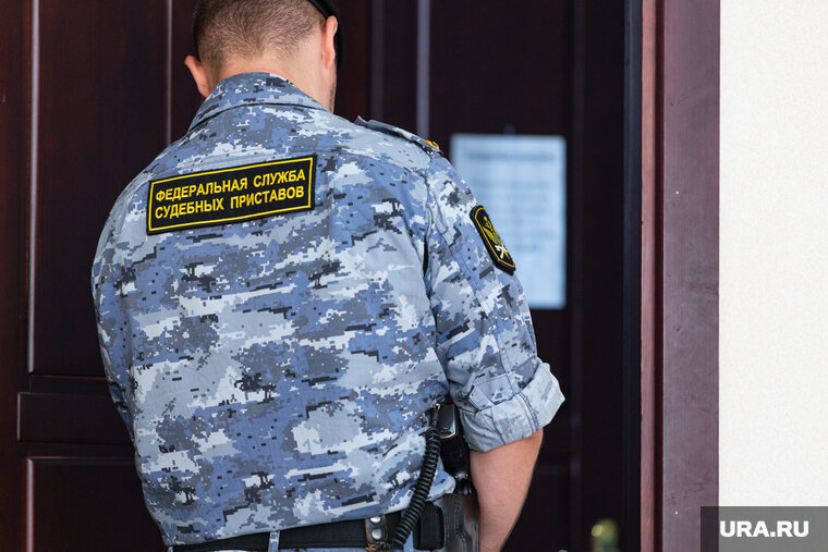    Вернувшимся домой приставам вручили благодарности от директора ведомства Дмитрия Аристова