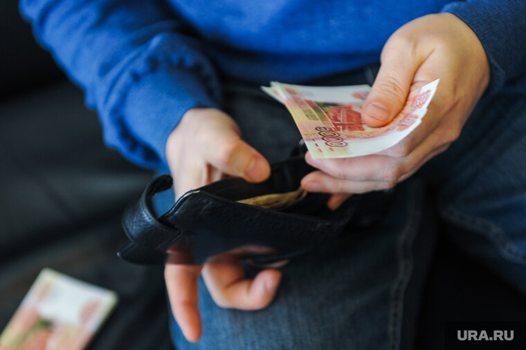    Мужчина понял, что его обманули, после перевода предоплаты и «страхового взноса»