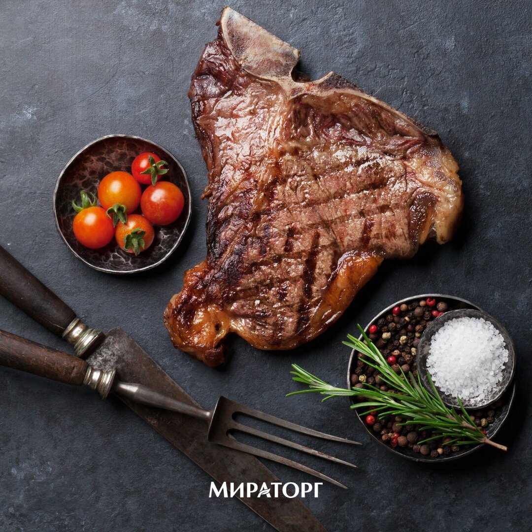 Премиальный стейк Ти-бон из мраморной говядины Black Angus от «Мираторг» 