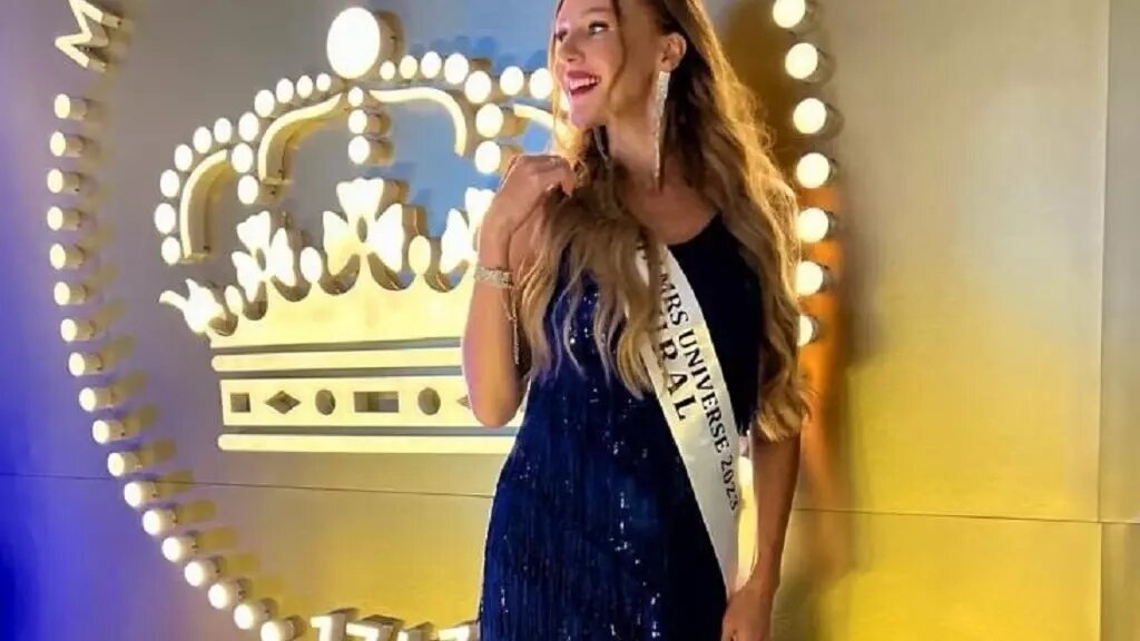     Алена Ярославцева на конкурсе представляла Россию под лентой Mrs Ural, однако в число лидеров девушке попасть не удалось.