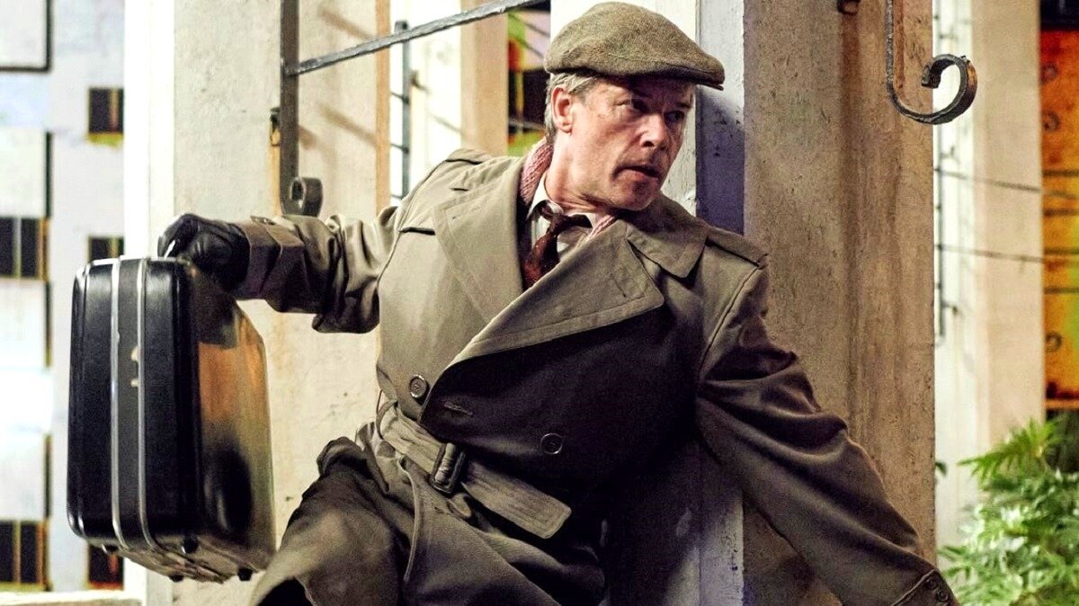 А я хочу, а я хочу опять / По крышам бегать, КГБ гонять...