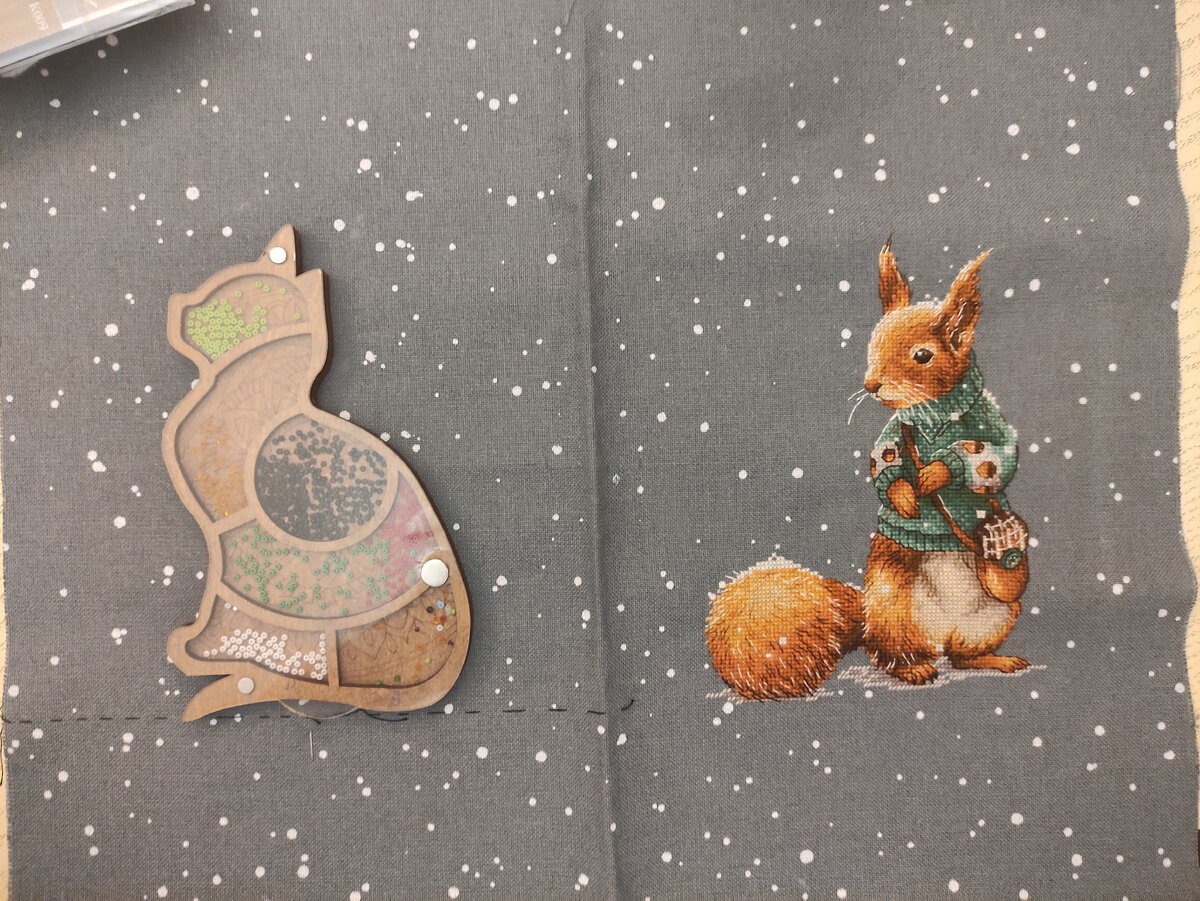 Представьте вместо бисерного органайзера вышитую лису. Смотрим налево