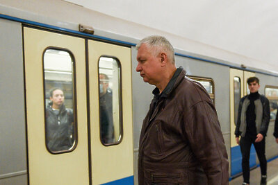    люди в вагоне метро поезд пассажиры осень маски ©Пелагия Тихонова РИАМО