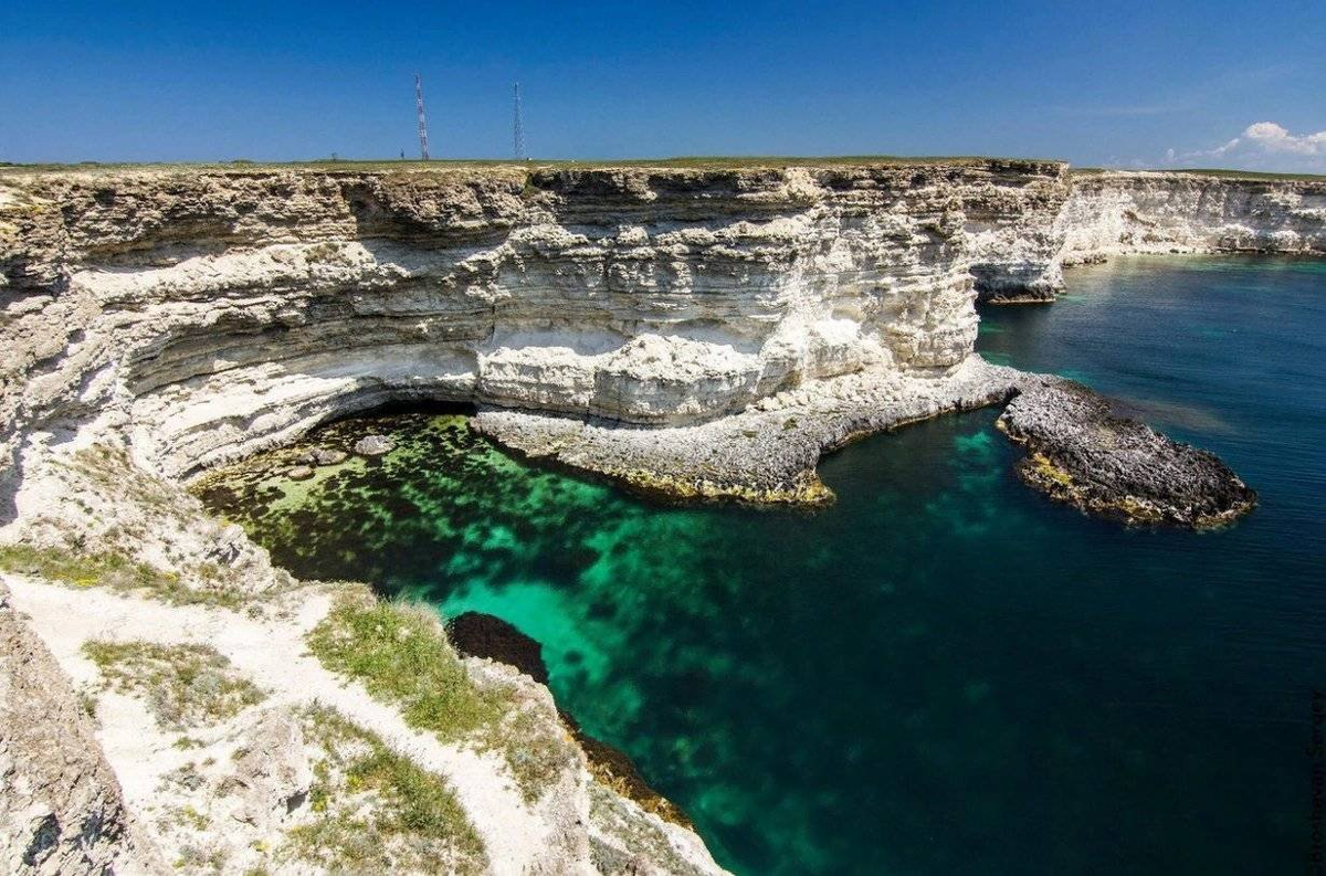 Места западного крыма. Мыс Тарханкут поселок Оленевка. Крым мыс Тарханкут чаша любви. Крым Оленевка мыс Тарханкут. Мыс Тарханкут Оленевка чаша любви