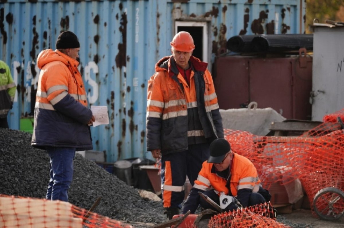   Комплекс подводящих и отводящих трубопроводов на станции уже смонтирован.