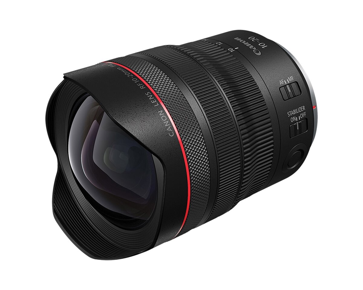 Canon RF 10-20mm F4 L IS STM значительно меньше и вдвое легче старого сверхширокоугольного зума Canon EF 11-24mm F4 L USM.