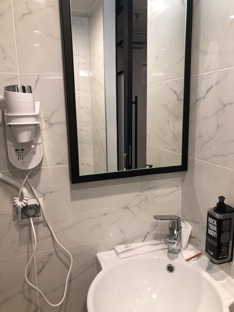 Все ванные принадлежности были. Фото автора