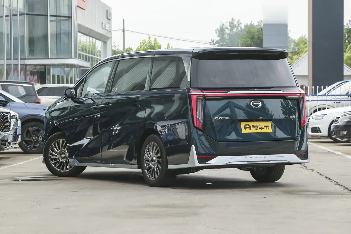 Trumpchi m8 2023. Gac gn8 2022. Тойота альфард 2023 новый. Gac m8 2024. Gac минивэн 2022.