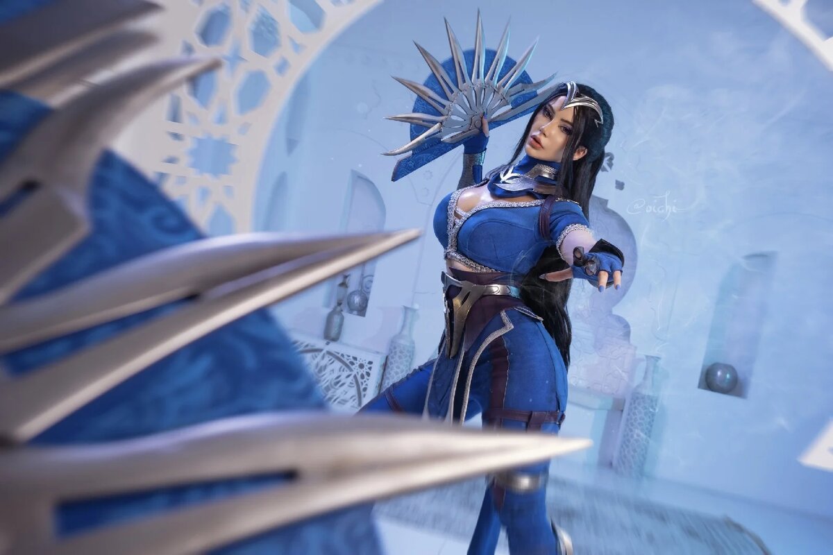 Косплей Китана — Mortal Kombat
