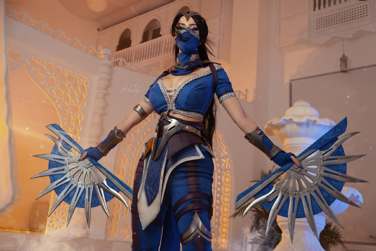 Косплей Китана — Mortal Kombat