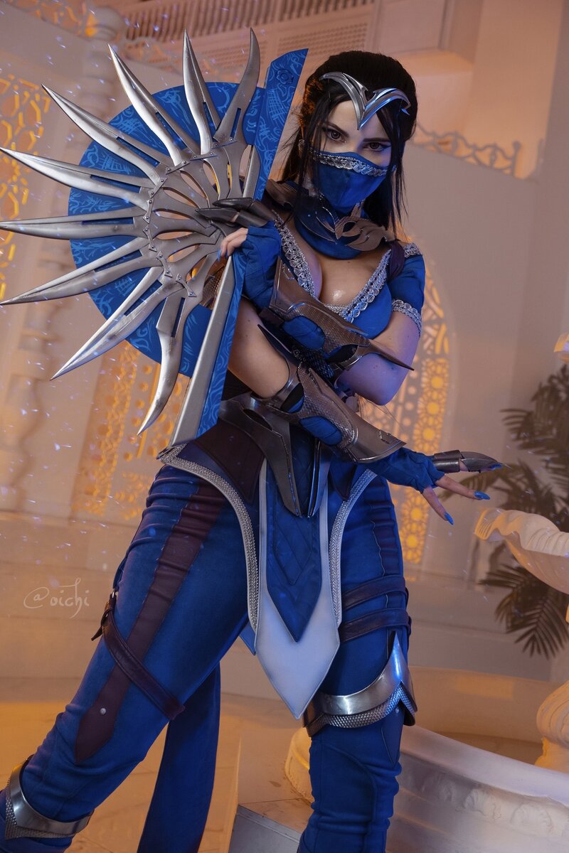 Косплей Китана — Mortal Kombat