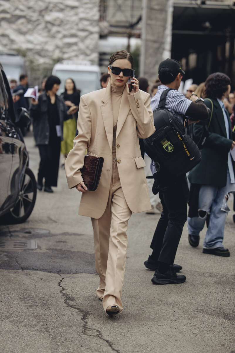    Модные брюки могут быть слегка зауженнымиLegion-Media