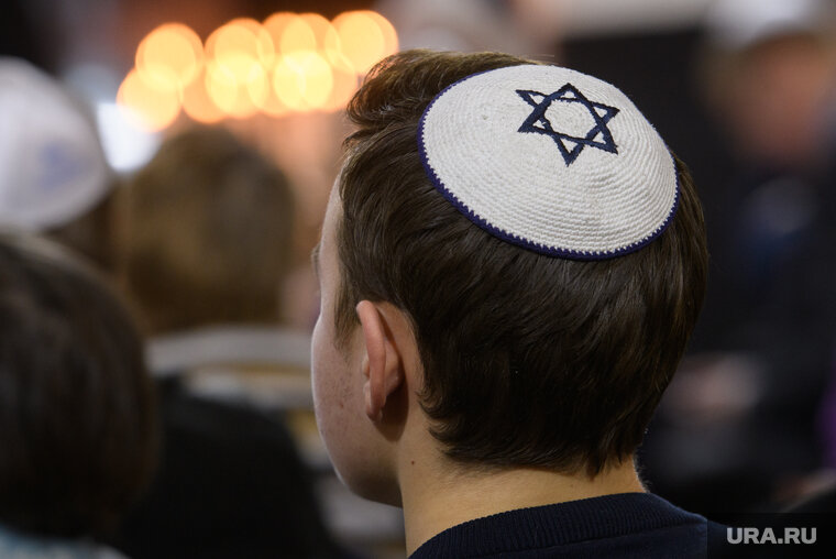    Израильтяне собирают для армии вещи, лекарства и сдают кровь (архивное фото)