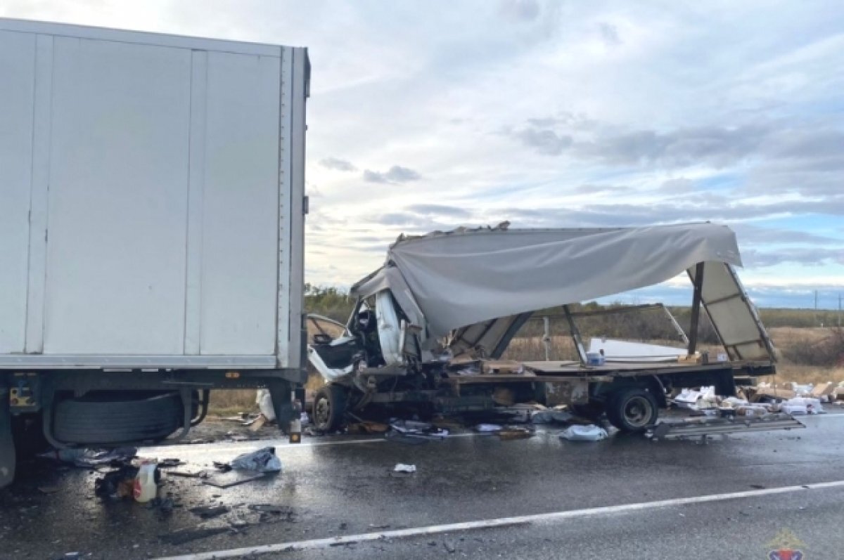    Грузовую «Газель» разнесло в лобовой аварии с фурой под Волгоградом