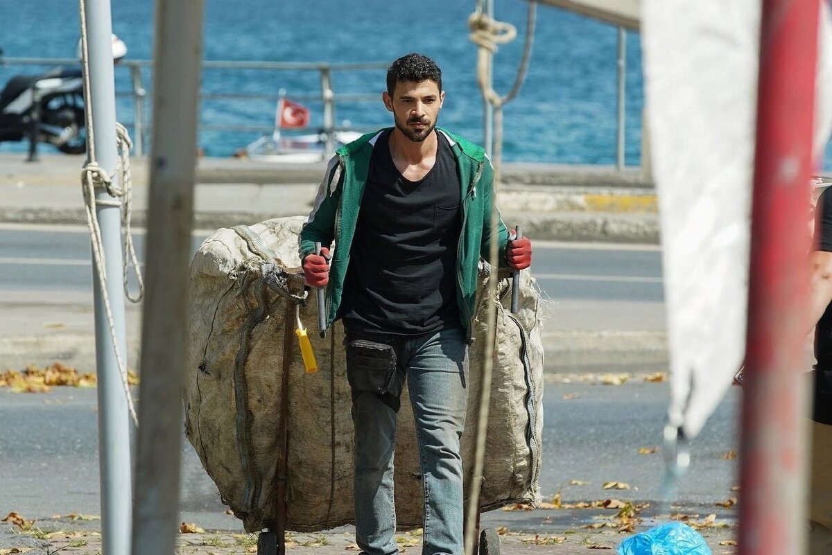 Али/Яман – Халит Озгюр Сари