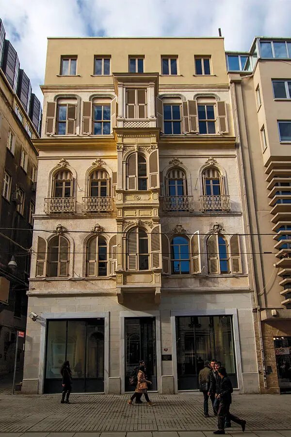 Фасад галереи SALT Beyoğlu со стороны Истикляль Turk.Expert  📷
