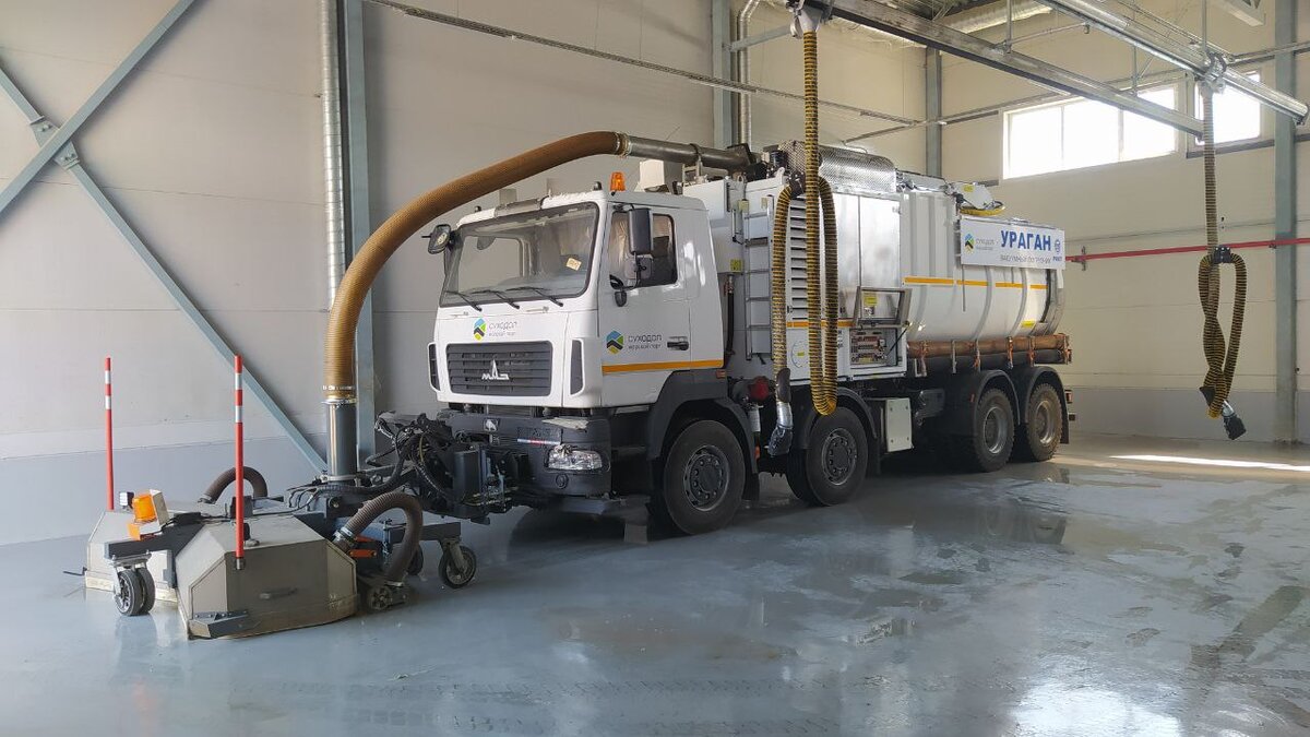 Автомобильный вакуумный погрузчик «УРАГАН» собственного производства компании «РИАТ».