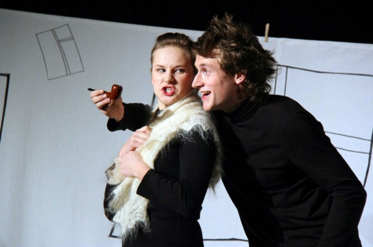    Театр – это отдушина. Невозможно быть погружённым в математику и физику 24/7 (сцена из спектакля «Дозорные» по мотивам произведений Д. Хармса).